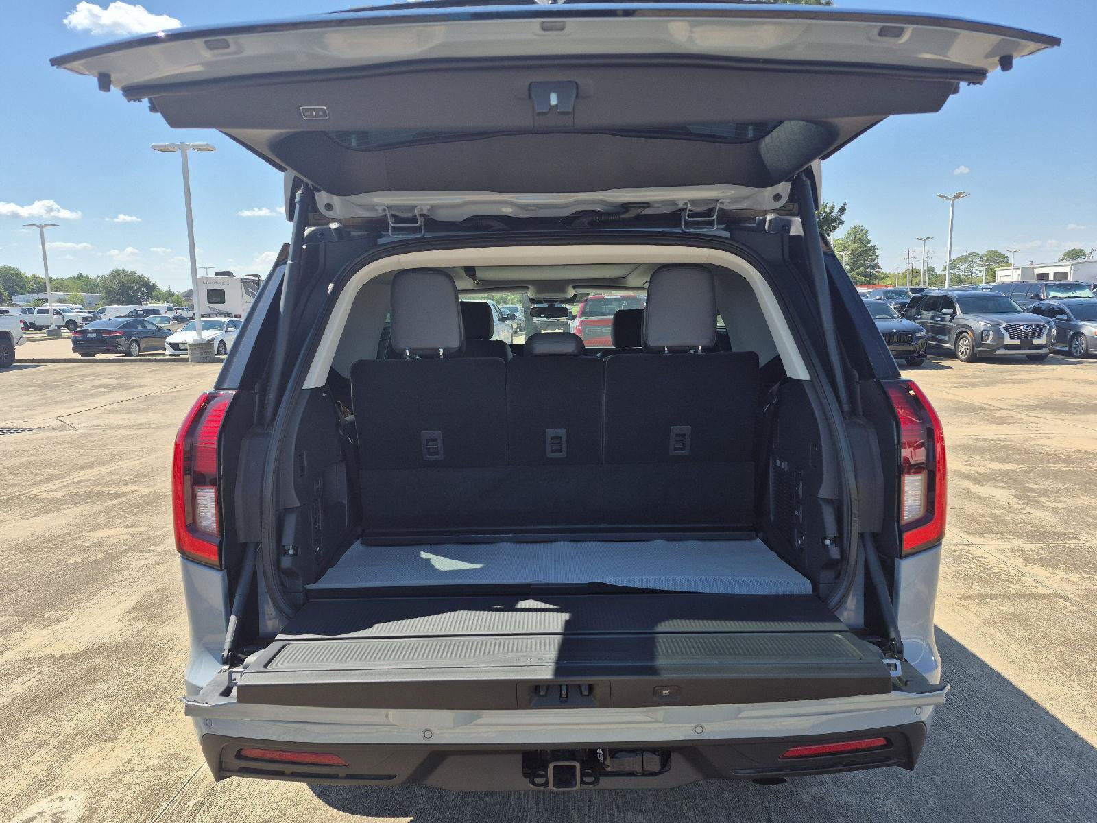 Used 2025 Ford Expedition Active RWD image 17