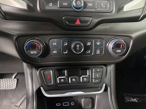 Used 2021 GMC Terrain SLE w/ Driver Convenience Package AWD/4WD image 16