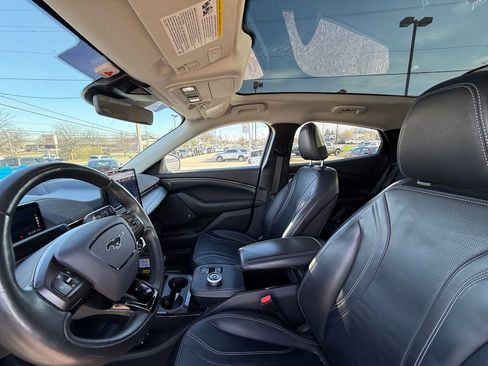 Used 2021 Ford Mustang Mach-E Premium image 12