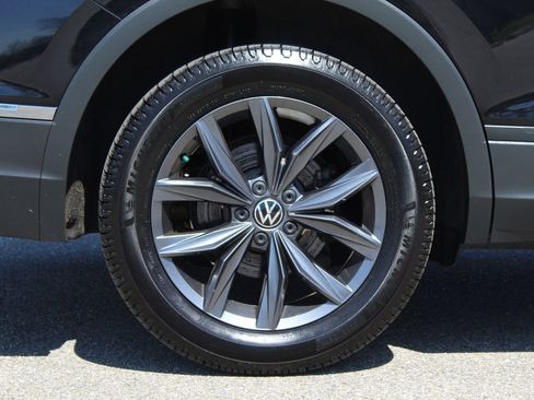 Used 2022 Volkswagen Tiguan SE AWD/4WD image 28