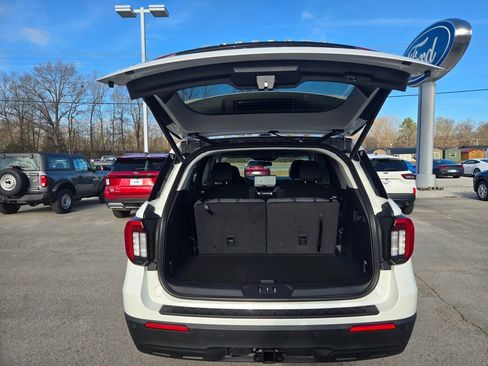 New 2026 Ford Explorer Active RWD image 5