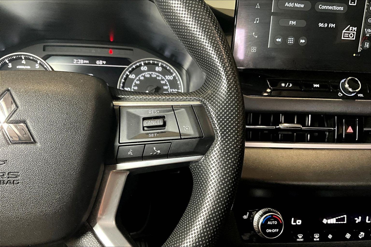 Used 2025 Mitsubishi Outlander ES AWD/4WD image 12