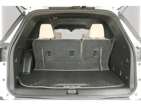 Used 2023 Chevrolet Traverse LS image 33