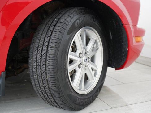 Used 2006 Ford Mustang Convertible RWD image 31