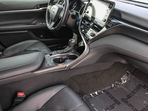 Used 2022 Toyota Camry XSE image 17