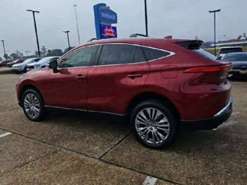 Used 2022 Toyota Venza LE image 6