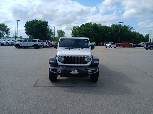 Used 2025 Jeep Gladiator Sport AWD/4WD image 3
