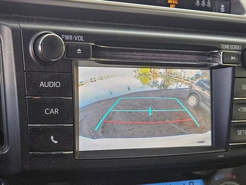 Used 2018 Toyota RAV4 LE AWD/4WD image 12