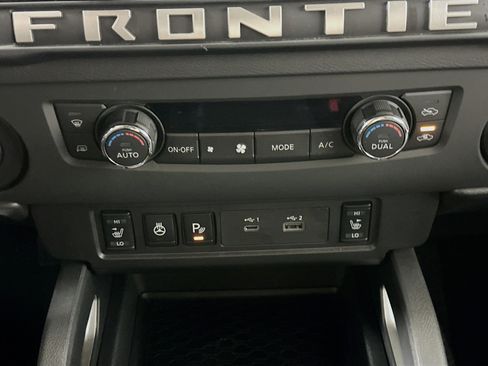 Used 2025 Nissan Frontier SV w/ SV Convenience Package RWD image 23
