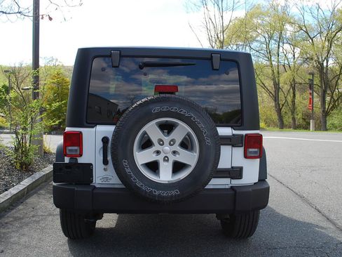Used 2016 Jeep Wrangler Sport w/ Quick Order Package 24S AWD/4WD image 4