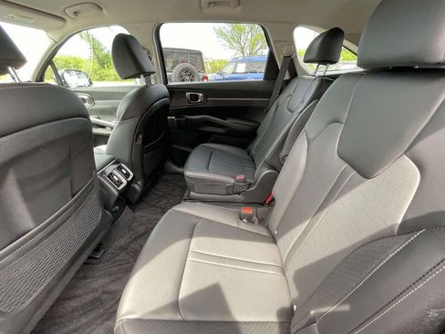 Certified 2025 Kia Sorento EX FWD image 23