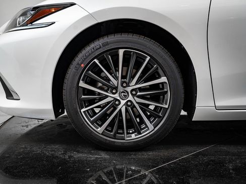 New 2025 Lexus ES 350 w/ Premium Package image 13