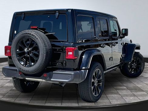 Used 2025 Jeep Wrangler Unlimited Sahara w/ Safety Group AWD/4WD image 22