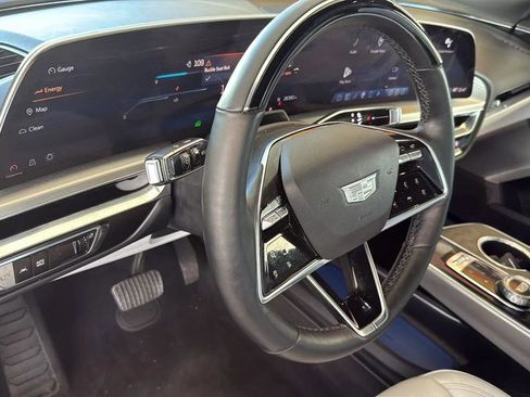 Used 2023 Cadillac Lyriq 2WD image 23