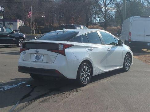 Used 2019 Toyota Prius XLE image 13
