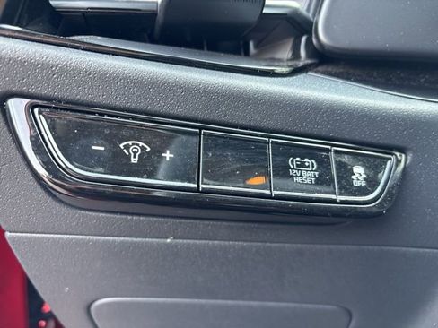 Used 2025 Kia Niro LX image 22