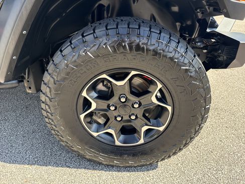 Used 2023 Jeep Wrangler Unlimited Rubicon AWD/4WD image 12