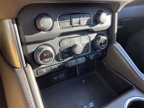 Used 2022 Chevrolet Tahoe Z71 w/ Z71 Off-Road Package image 32