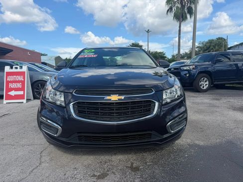 Used 2015 Chevrolet Cruze LS FWD image 2