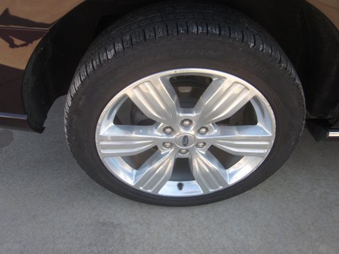 Used 2024 Ford Expedition Platinum AWD/4WD image 7