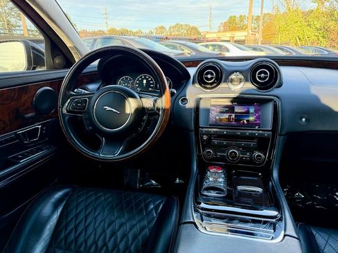 Used 2016 Jaguar XJ L Portfolio image 16