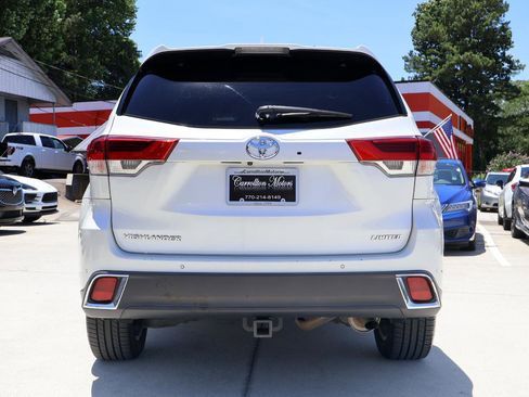 Used 2018 Toyota Highlander Limited Platinum FWD image 5