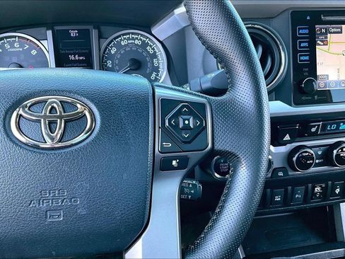 Used 2016 Toyota Tacoma Limited w/ Towing Package AWD/4WD image 25