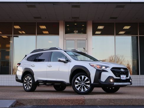 Used 2023 Subaru Outback Touring image 1