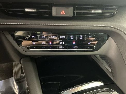 Used 2021 Buick Envision Essence w/ Technology Package I AWD/4WD image 32