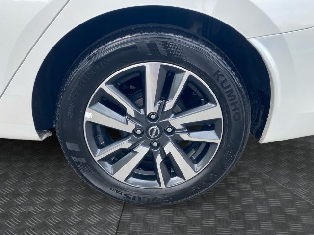 Used 2025 Nissan Versa SV FWD image 32
