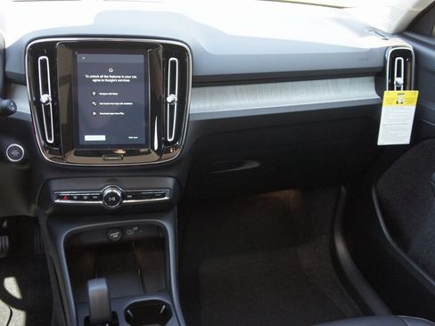 New 2025 Volvo XC40 B5 Core w/ Protection Package Premier image 12