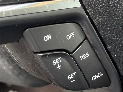 Used 2020 Ford Edge SEL image 19