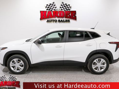 Used 2024 Chevrolet Trax LS image 1