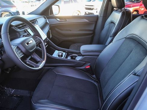 New 2025 Jeep Grand Cherokee L Altitude image 16