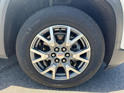 Used 2023 GMC Acadia SLT w/ Technology Package AWD/4WD image 19