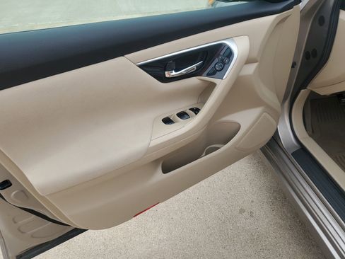 Used 2014 Nissan Altima 2.5 SV w/ Convenience Package image 30