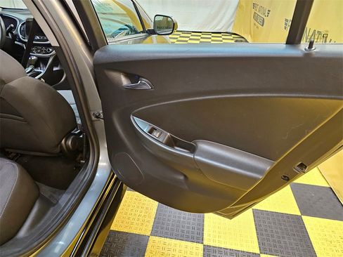 Used 2016 Chevrolet Volt LT image 16