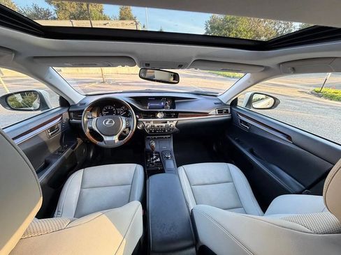 Used 2015 Lexus ES 350 w/ Premium Package FWD image 17