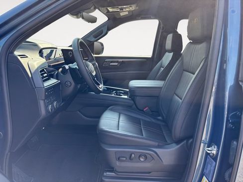 Used 2026 Chevrolet Suburban High Country AWD/4WD image 11