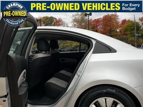 Used 2014 Chevrolet Cruze LS image 28