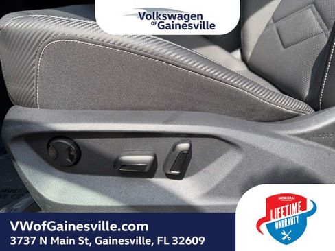 Used 2025 Volkswagen Atlas Cross Sport SE AWD/4WD image 18