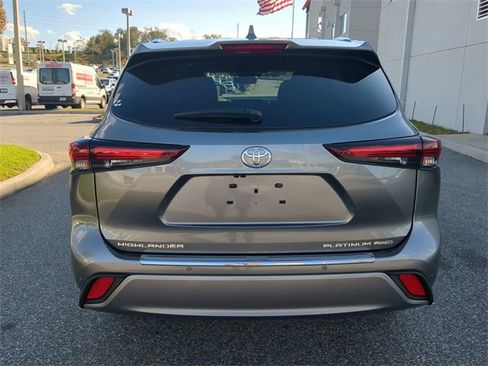 New 2026 Toyota Highlander Platinum image 5