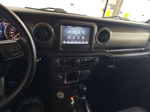 Used 2022 Jeep Gladiator Sport AWD/4WD image 6