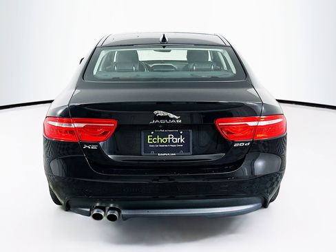 Used 2019 Jaguar XE Prestige RWD image 7