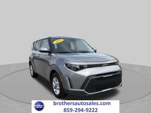 Used 2025 Kia Soul LX w/ LX Technology Package FWD image 8