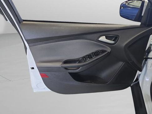 Used 2014 Ford Focus SE w/ SE Winter Package image 32