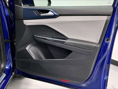 Used 2024 Volkswagen Taos SE image 22