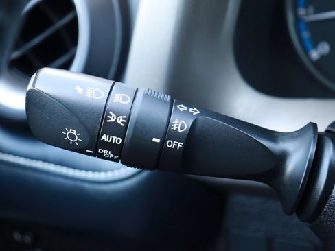 Used 2018 Toyota RAV4 XLE FWD image 22