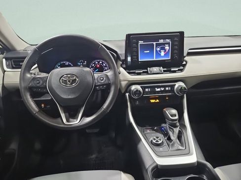 Used 2021 Toyota RAV4 XLE Premium image 19