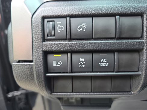 Used 2025 Toyota Tacoma TRD Sport w/ TRD Sport Upgrade Package RWD image 18